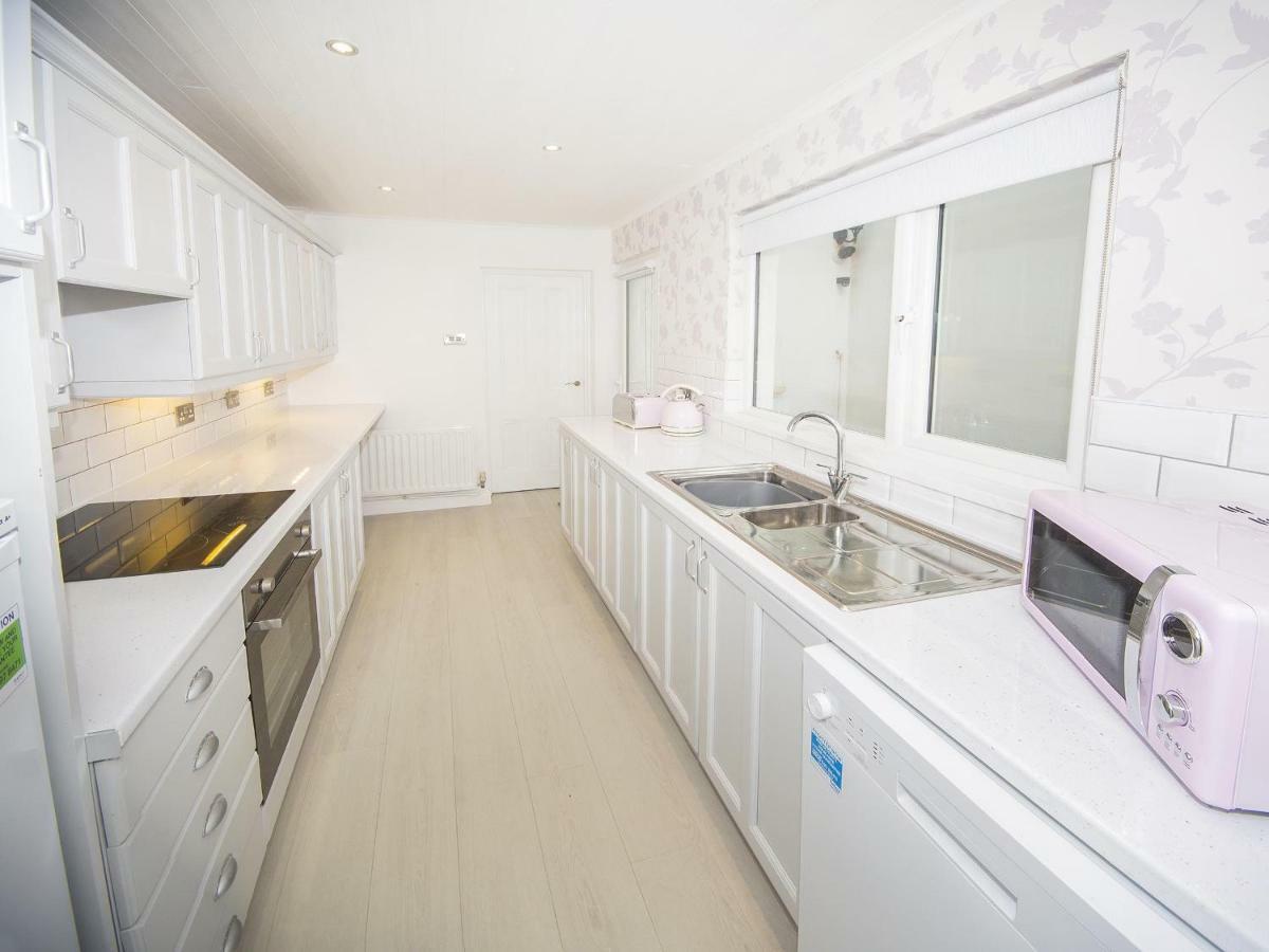 Tsa Shaftesbury Avenue Villa เบลฟาสต์ ภายนอก รูปภาพ